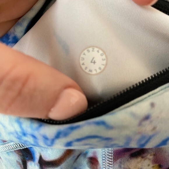 Lululemon Wunder Under Blue Abstract Watercolor Print Leggings - Size 4 - EUC - Picture 4 of 5